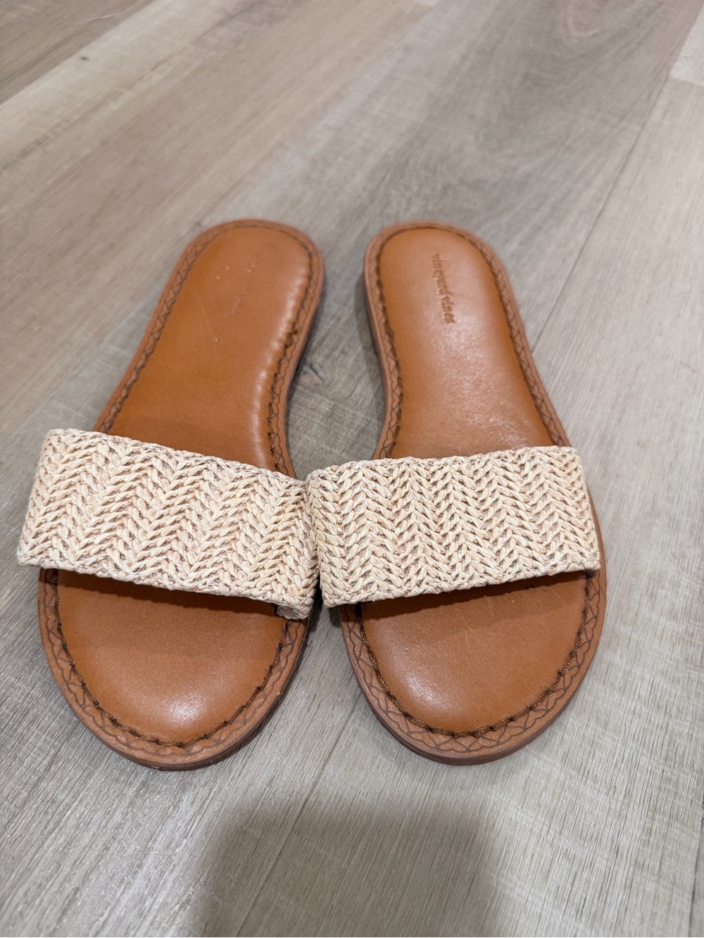Vineyard Vines Tan Slide Sandals with Cream Woven Strap